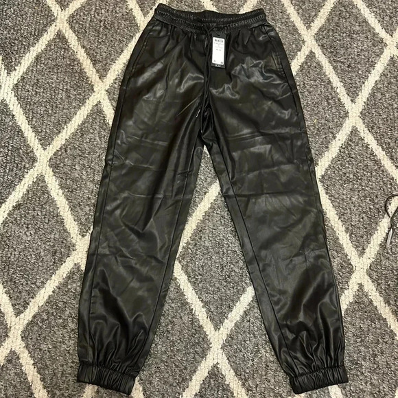 Vero Moda Joggers - Picture 1 of 3